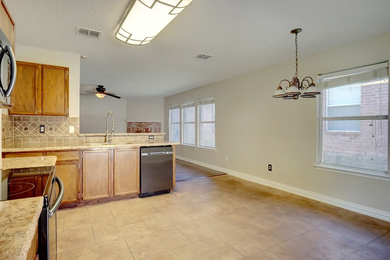 6061 Arabian Ave - Photo 6 of 16