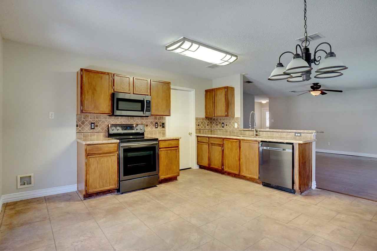 6061 Arabian Ave - Photo 7 of 16