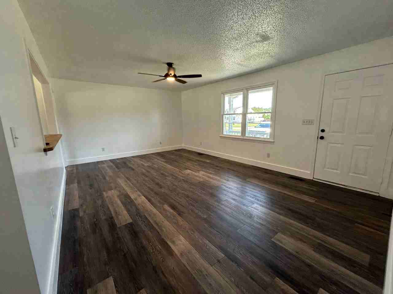 1005 Meadow Dr - Photo 2 of 19