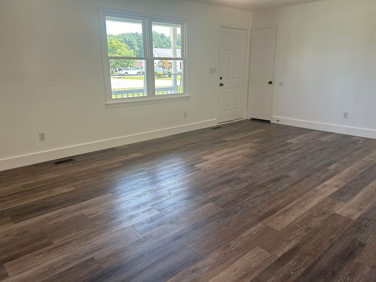 1005 Meadow Dr - Photo 3 of 19