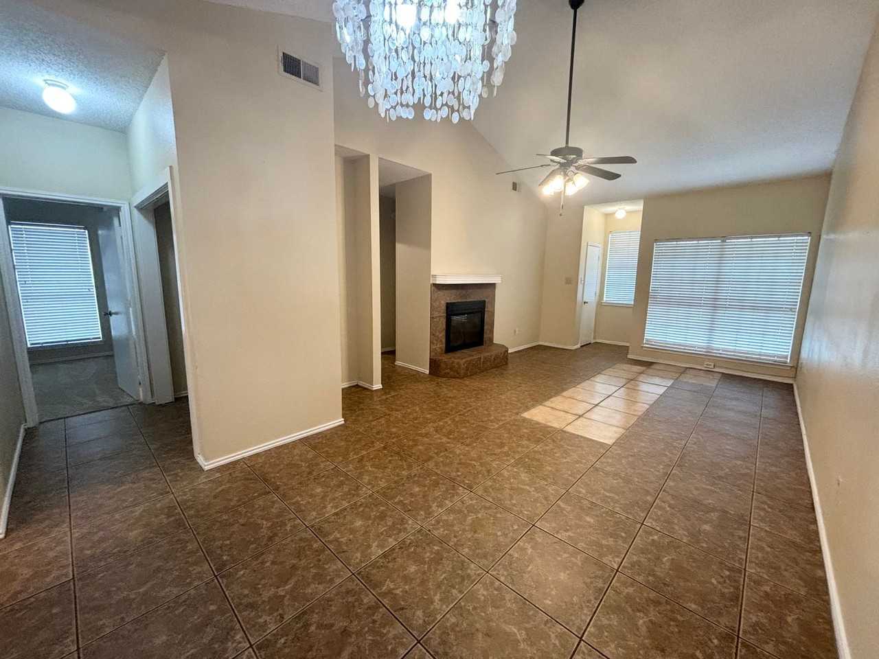 2915 Roxboro Rd - Photo 2 of 22