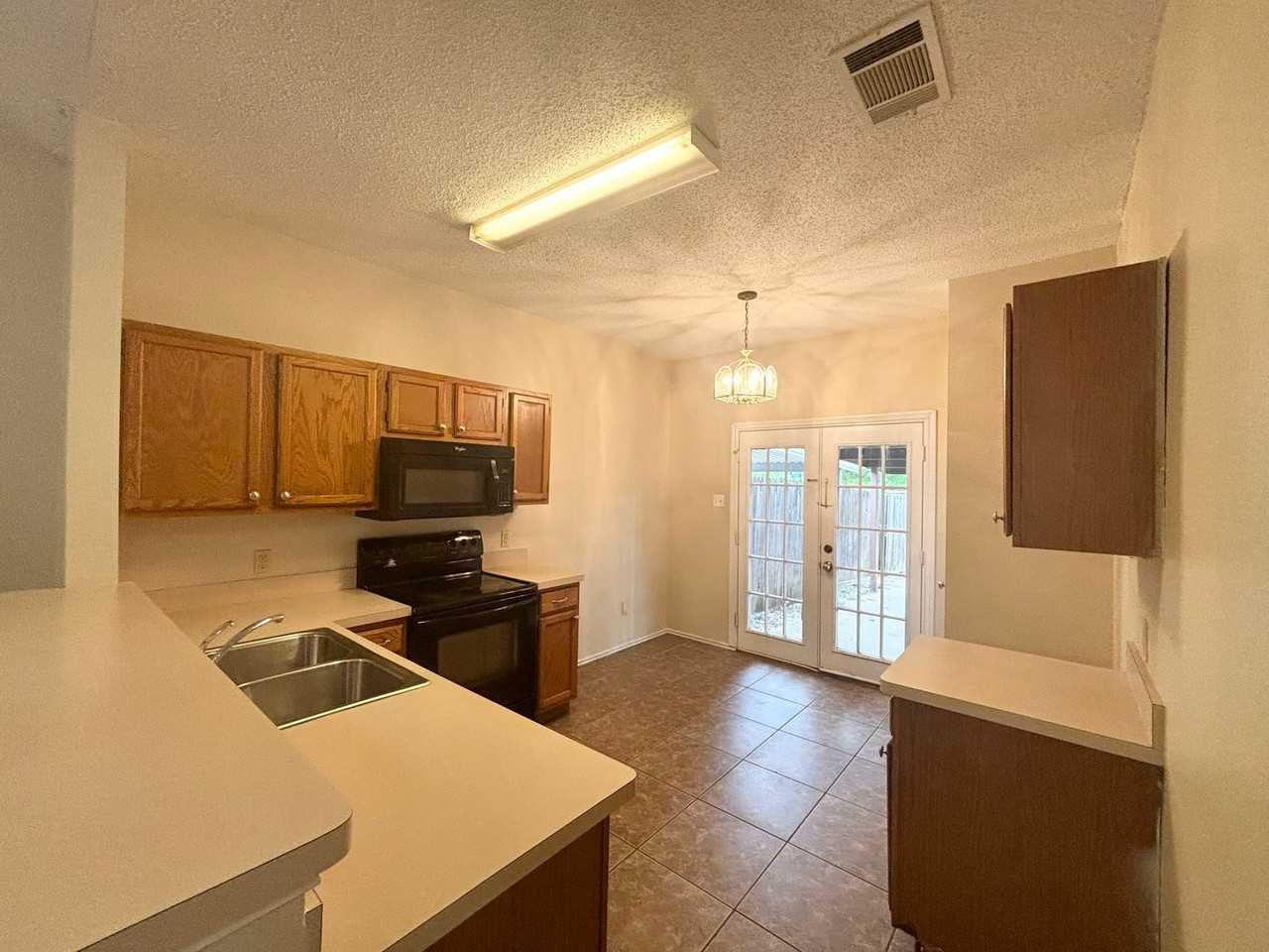 2915 Roxboro Rd - Photo 4 of 22