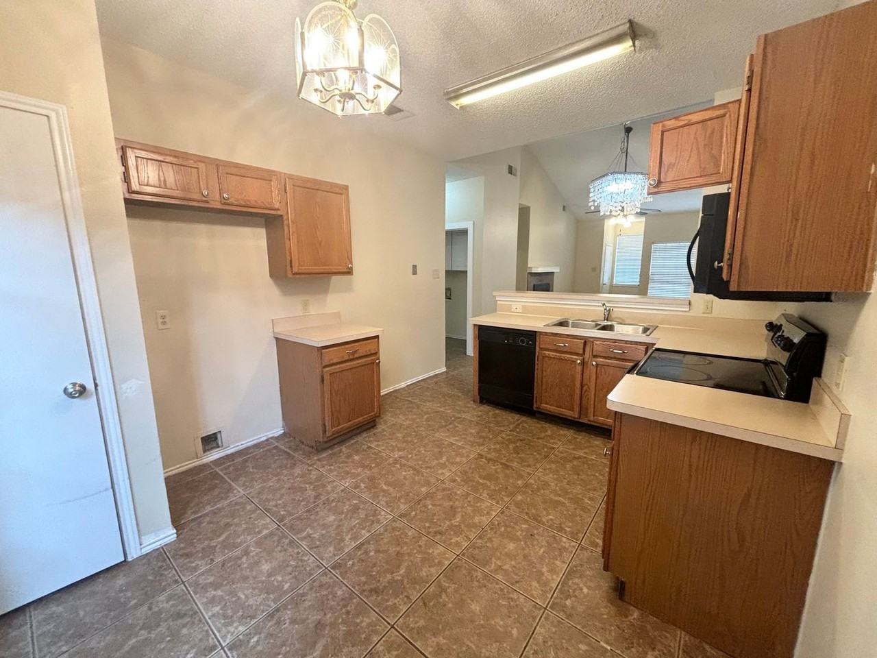 2915 Roxboro Rd - Photo 7 of 22