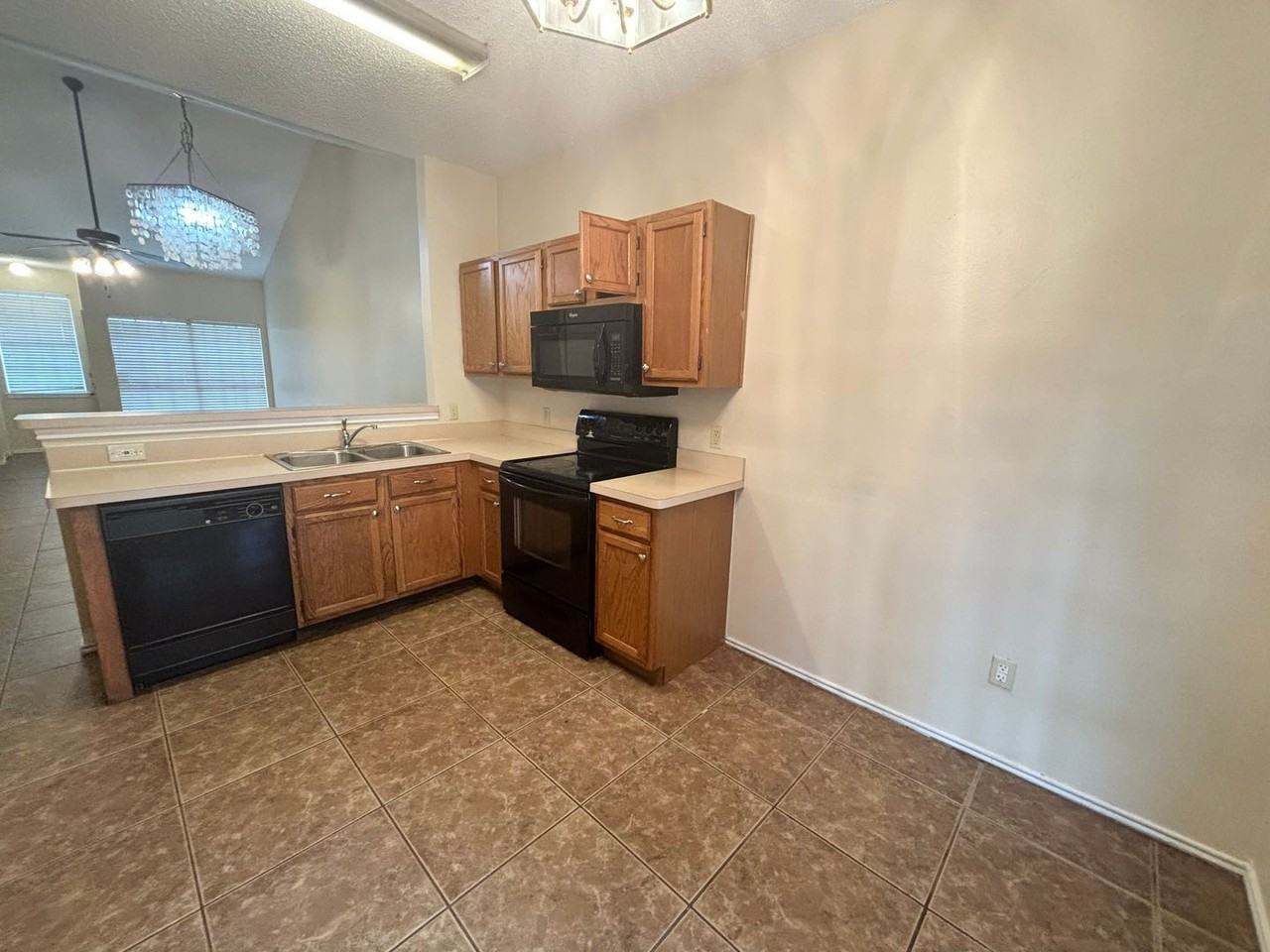 2915 Roxboro Rd - Photo 6 of 22