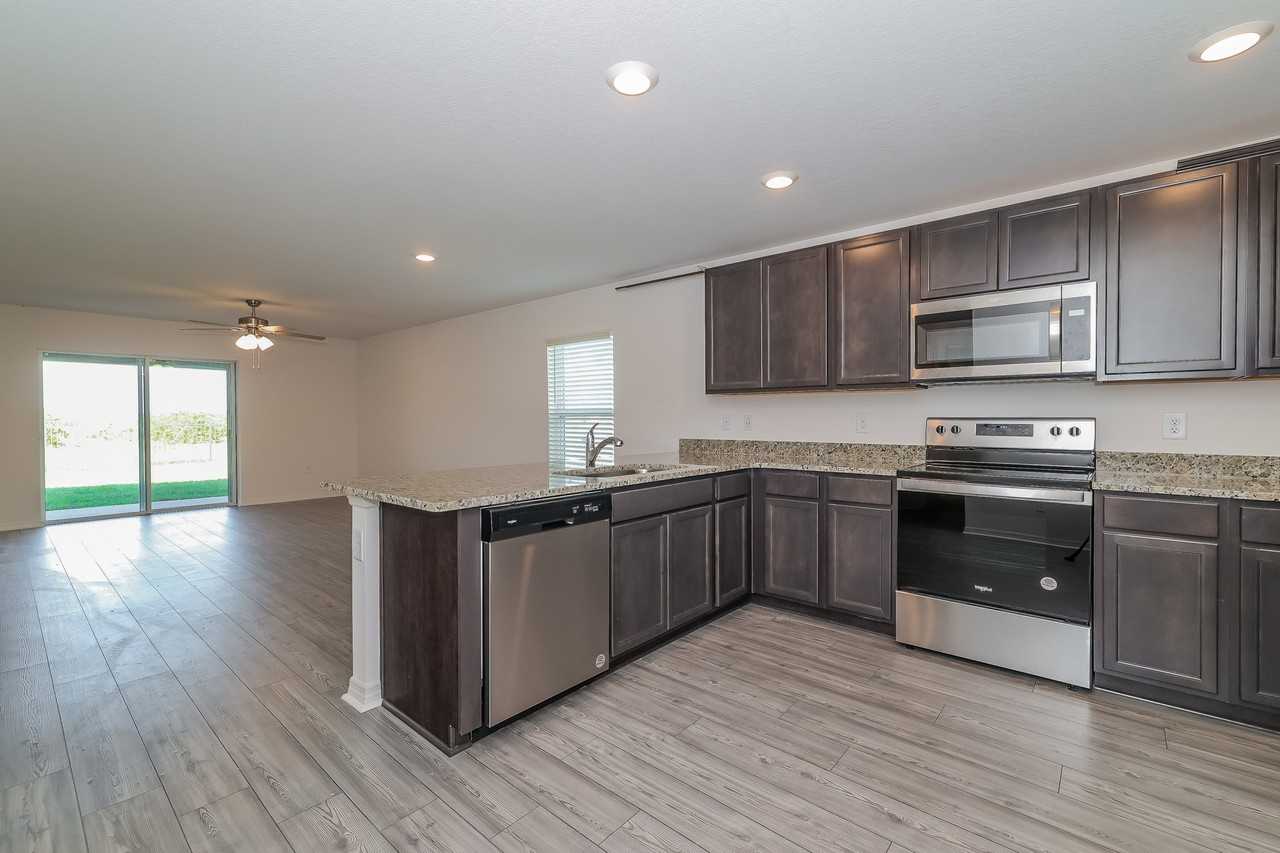 313 313 Kensington View Dr - Photo 7 of 17