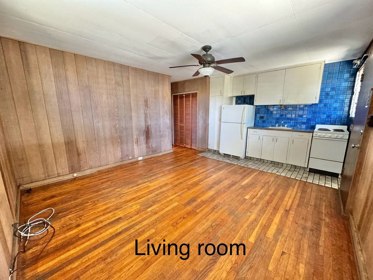 1526 Enos Lane - Photo 2 of 12