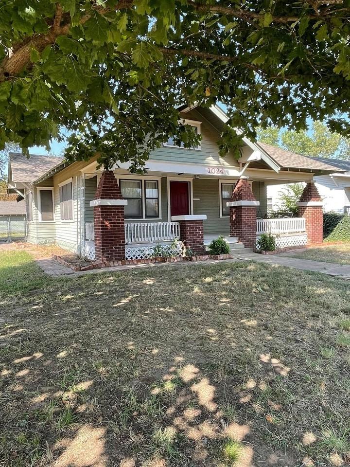 1024 W Oklahoma Ave - Photo 2 of 12