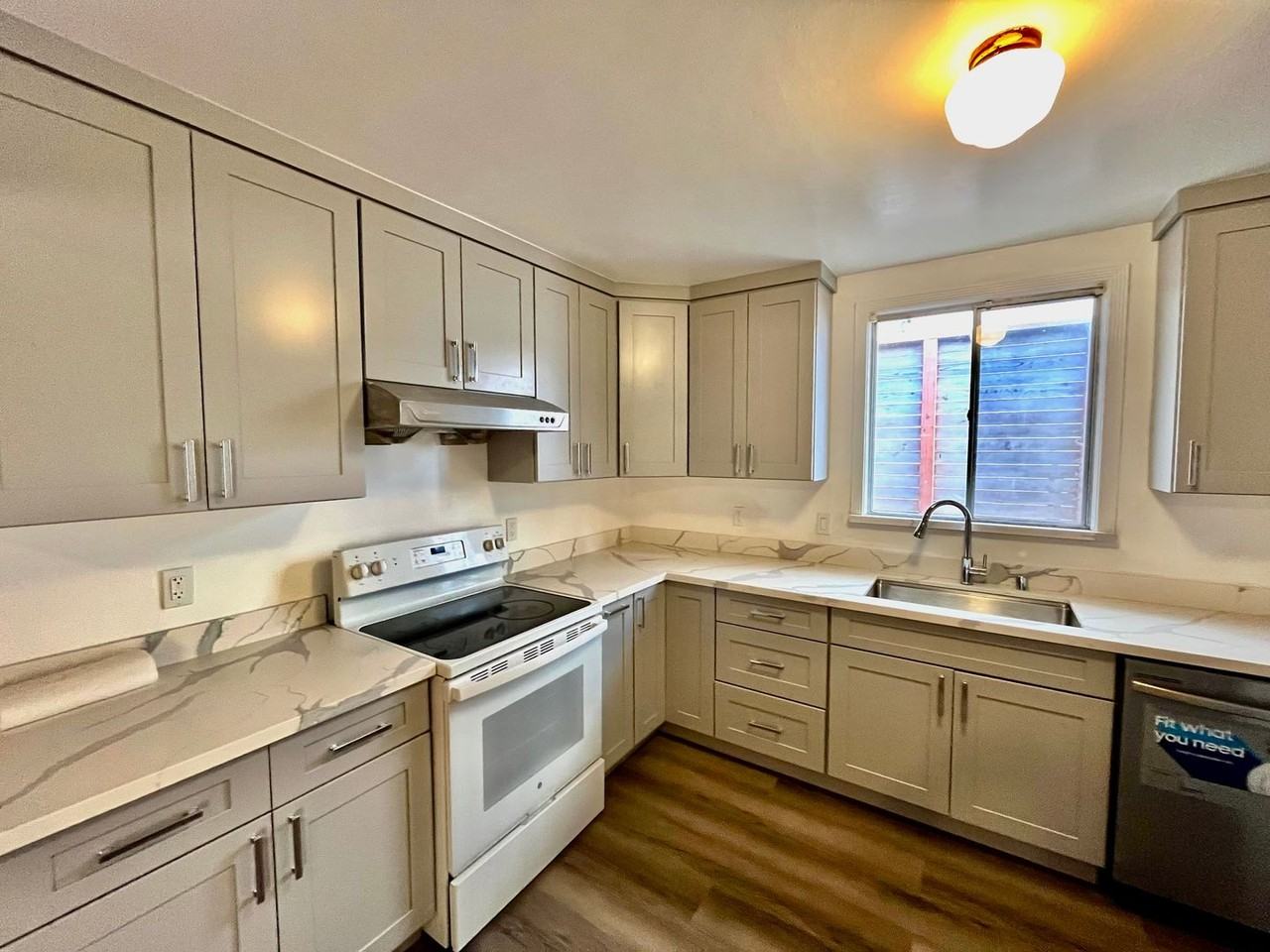 816 Washington St - Photo 3 of 28