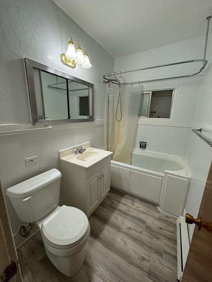 1345 Sargent Ave - Photo 4 of 7