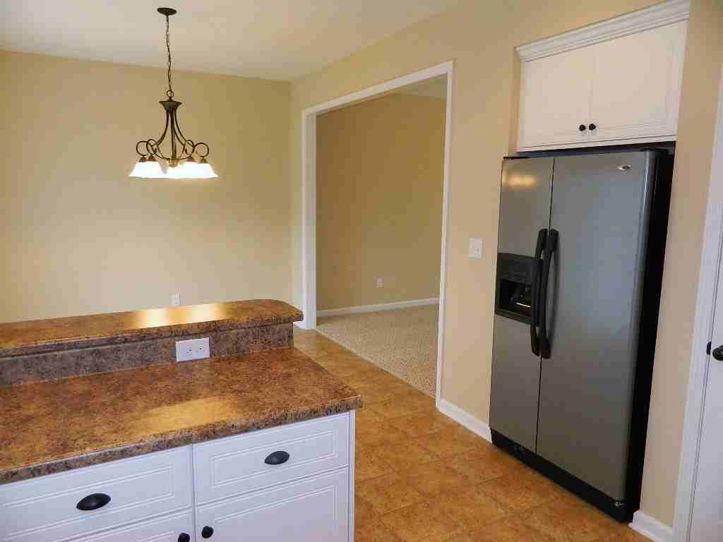 899 Westlawn Dr - Photo 3 of 20