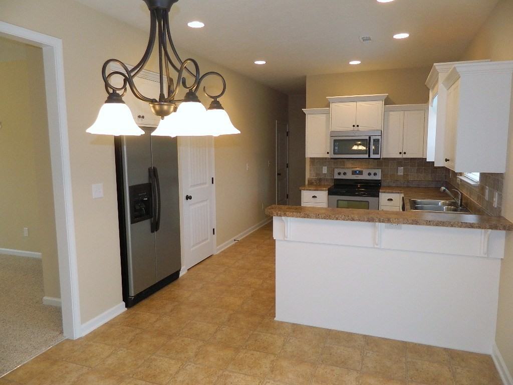 899 Westlawn Dr - Photo 4 of 20