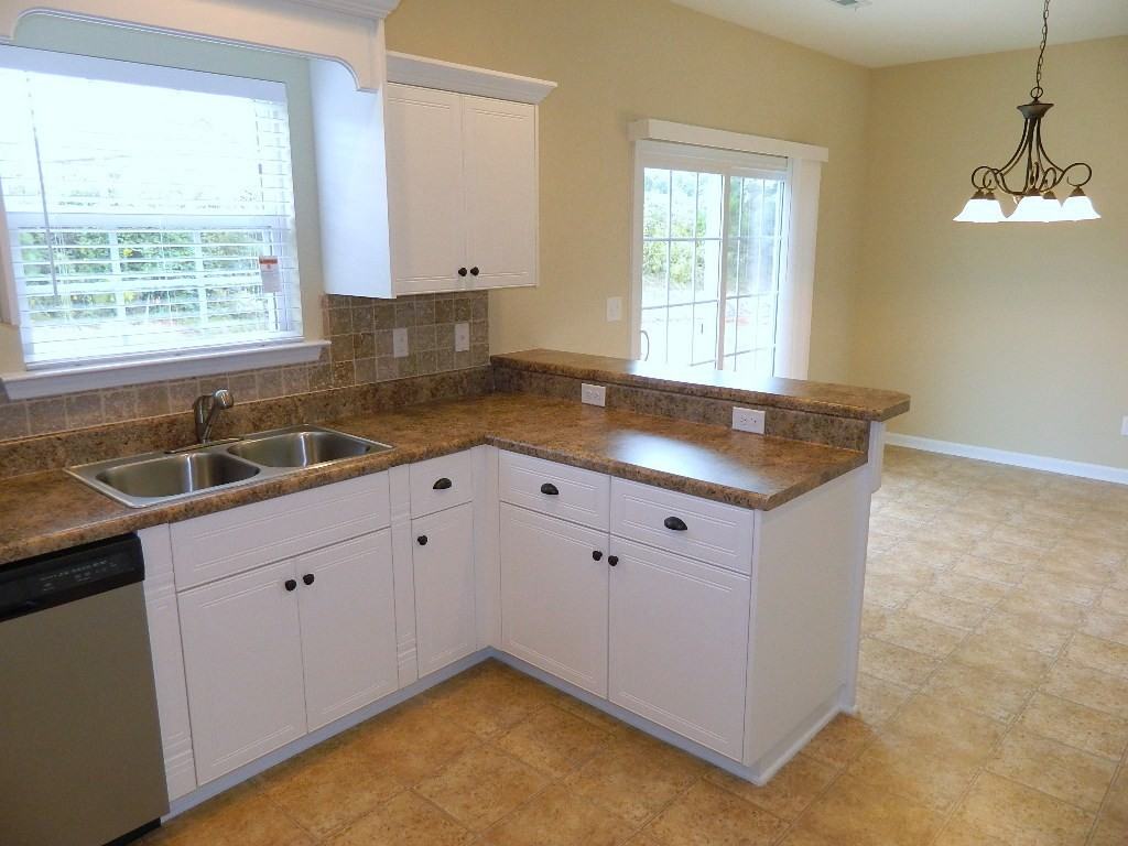 899 Westlawn Dr - Photo 5 of 20