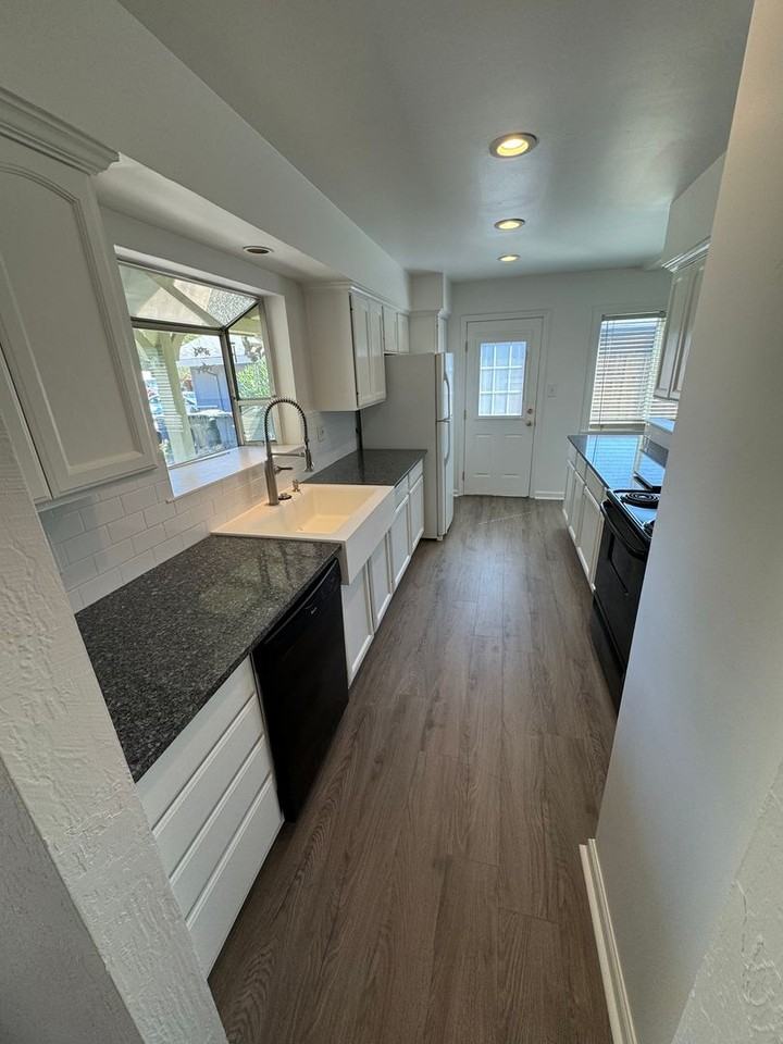 6622 Wellsboro Way - Photo 3 of 26