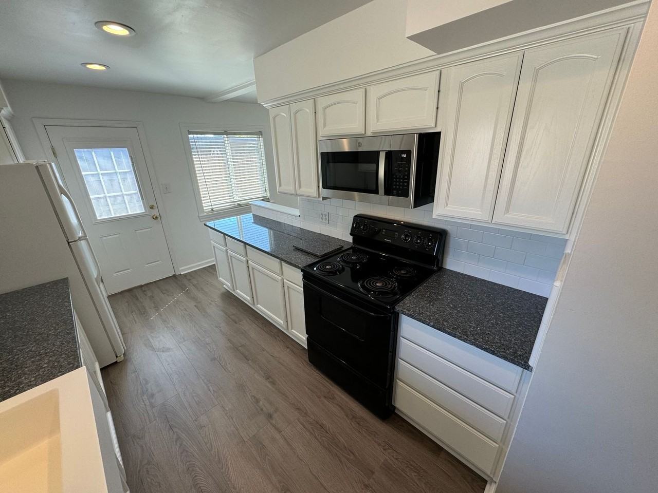 6622 Wellsboro Way - Photo 4 of 26