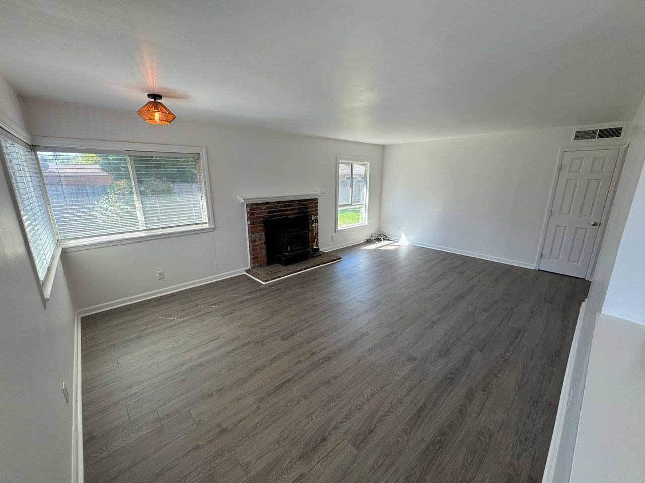 6622 Wellsboro Way - Photo 7 of 26