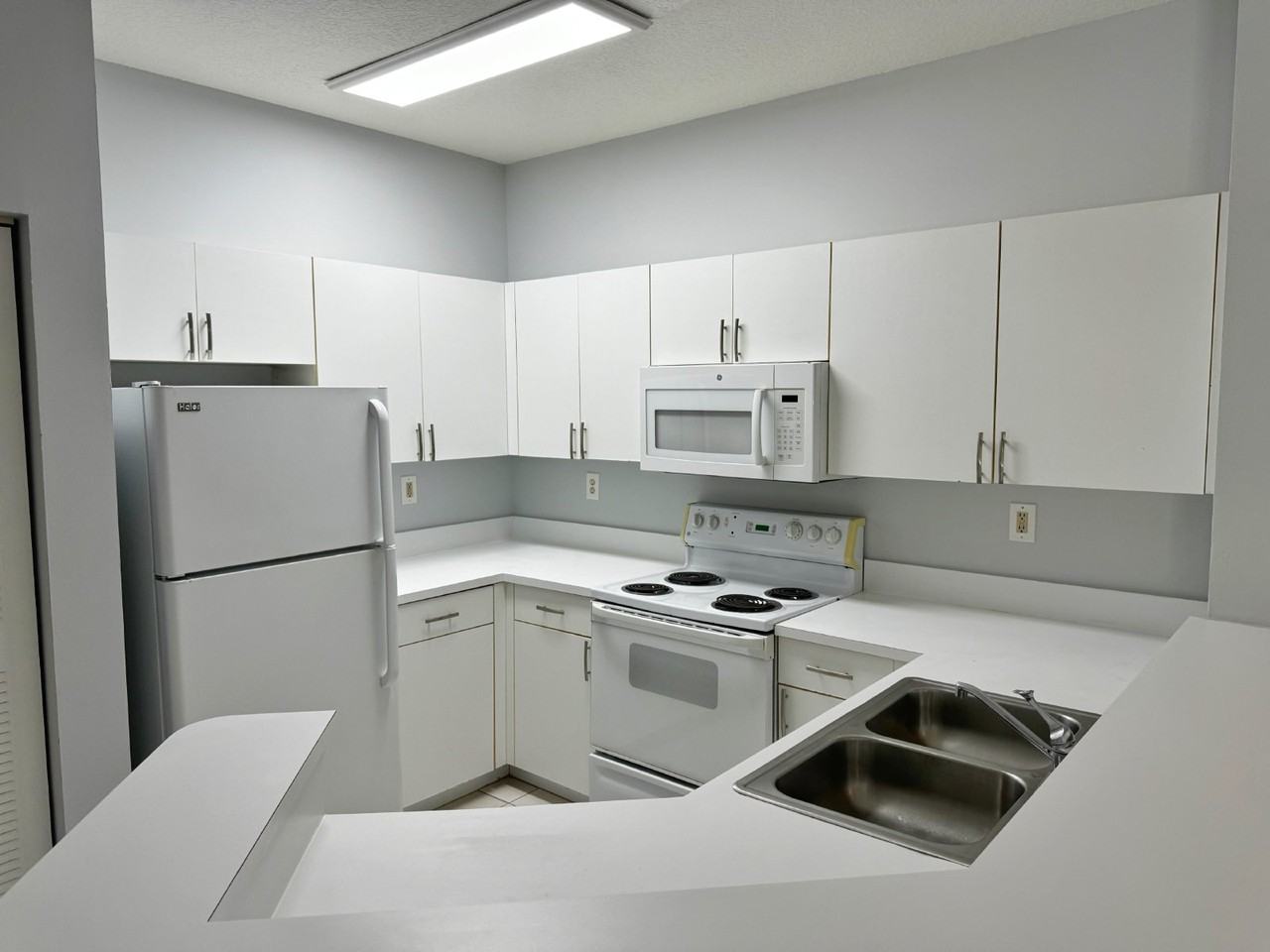 615 Fairway Dr Apt 304 - Photo 7 of 28