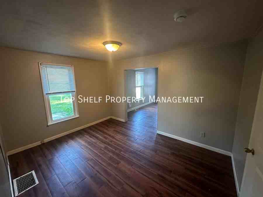 3907 16th St - Photo 3 of 9