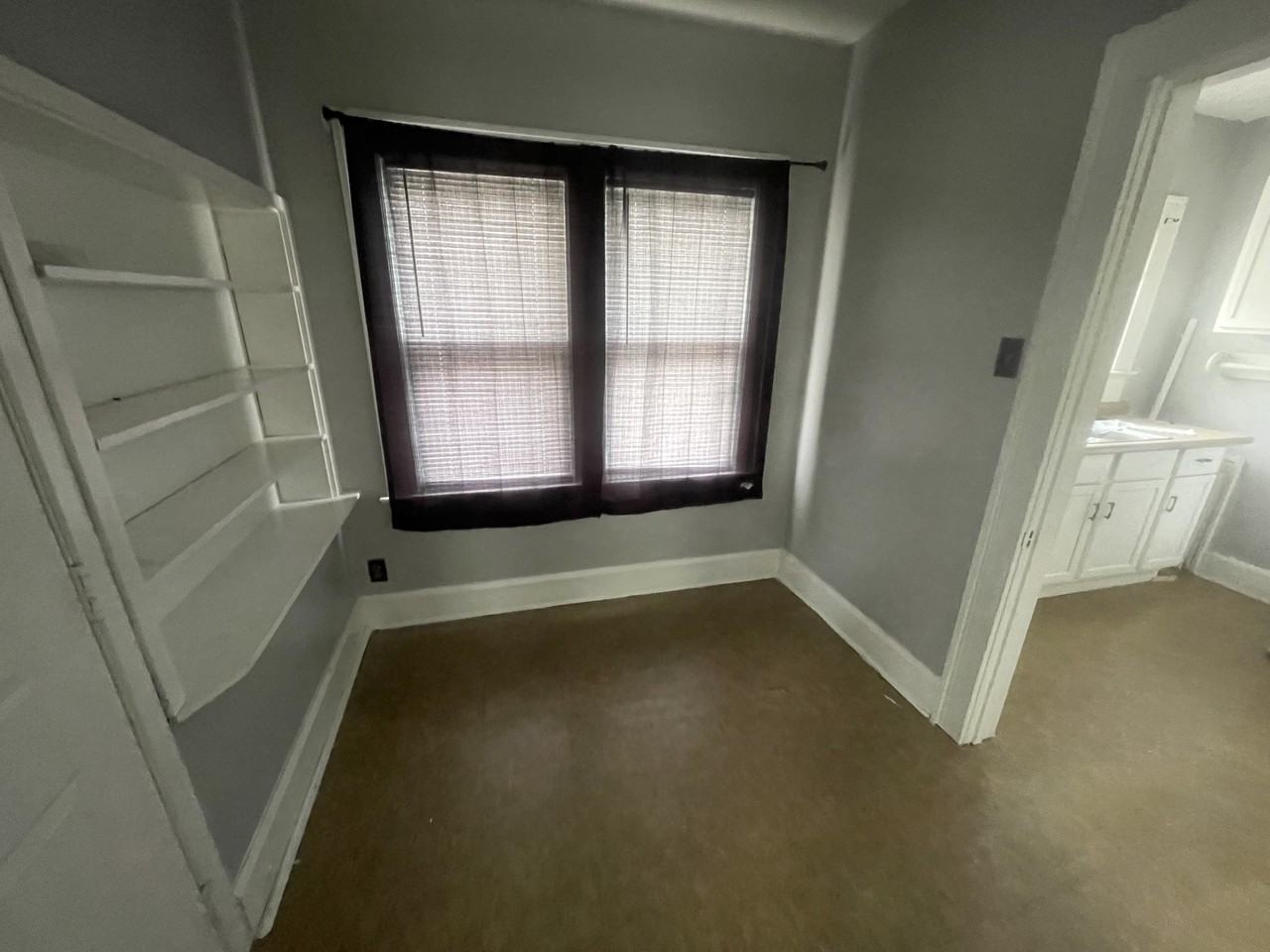 1033 N 7th St #4 - Photo 6 of 8