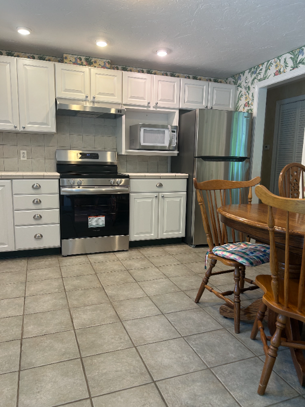 44 Meeting House Ln - Photo 2 of 12