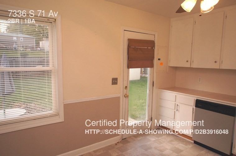 7336 S 71st Ave - Photo 3 of 5