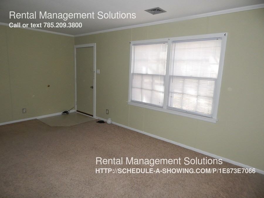 404 NE Green St - Photo 2 of 10