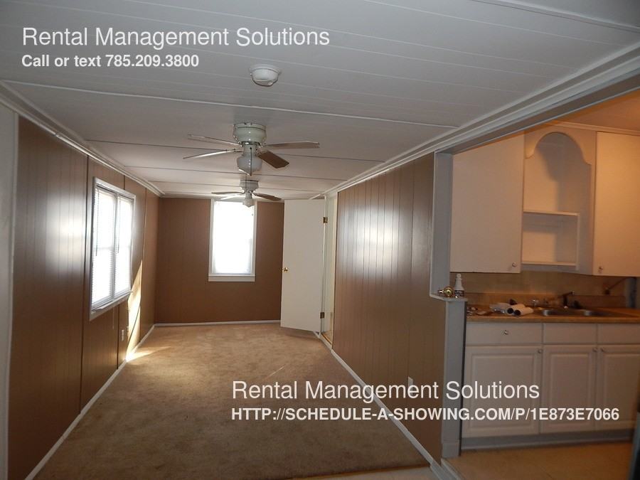 404 NE Green St - Photo 3 of 10