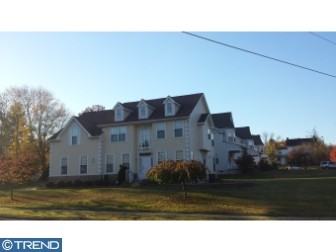 688 Pickering Rd - Photo 2 of 36