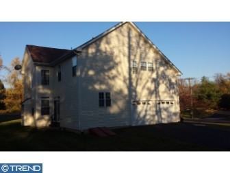 688 Pickering Rd - Photo 3 of 36