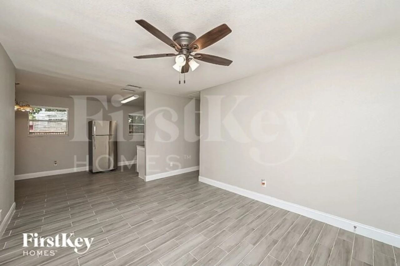 7916 Bahia Ave - Photo 3 of 15