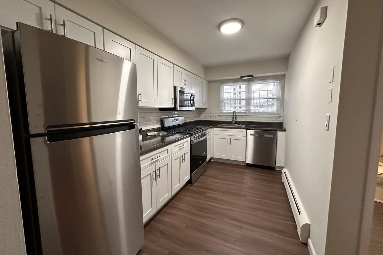 249 N Middletown Rd - Photo 3 of 6