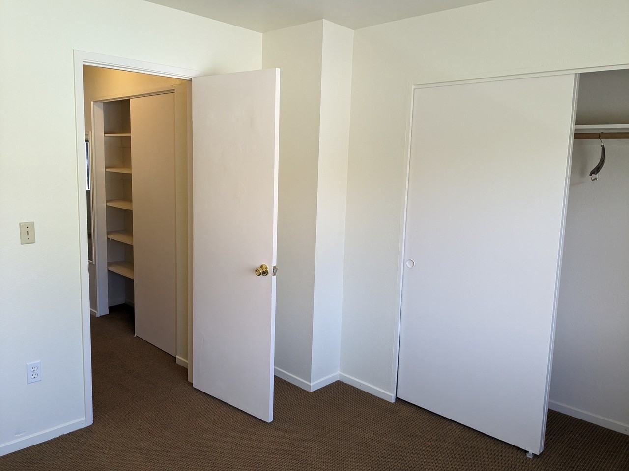 1225 N Sierra St #3 - Photo 4 of 12