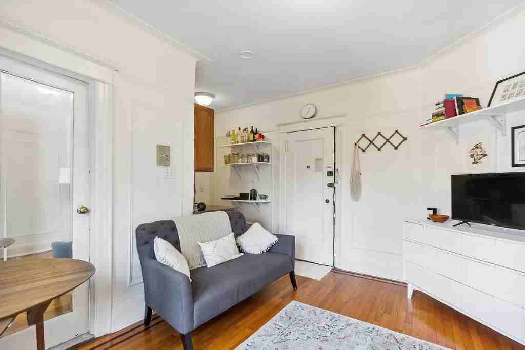 Willow St #3E - Photo 2 of 4