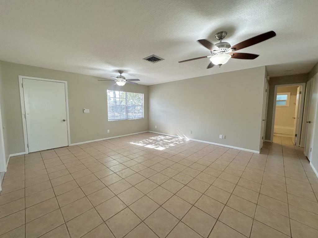 12236 104th St - Photo 2 of 14