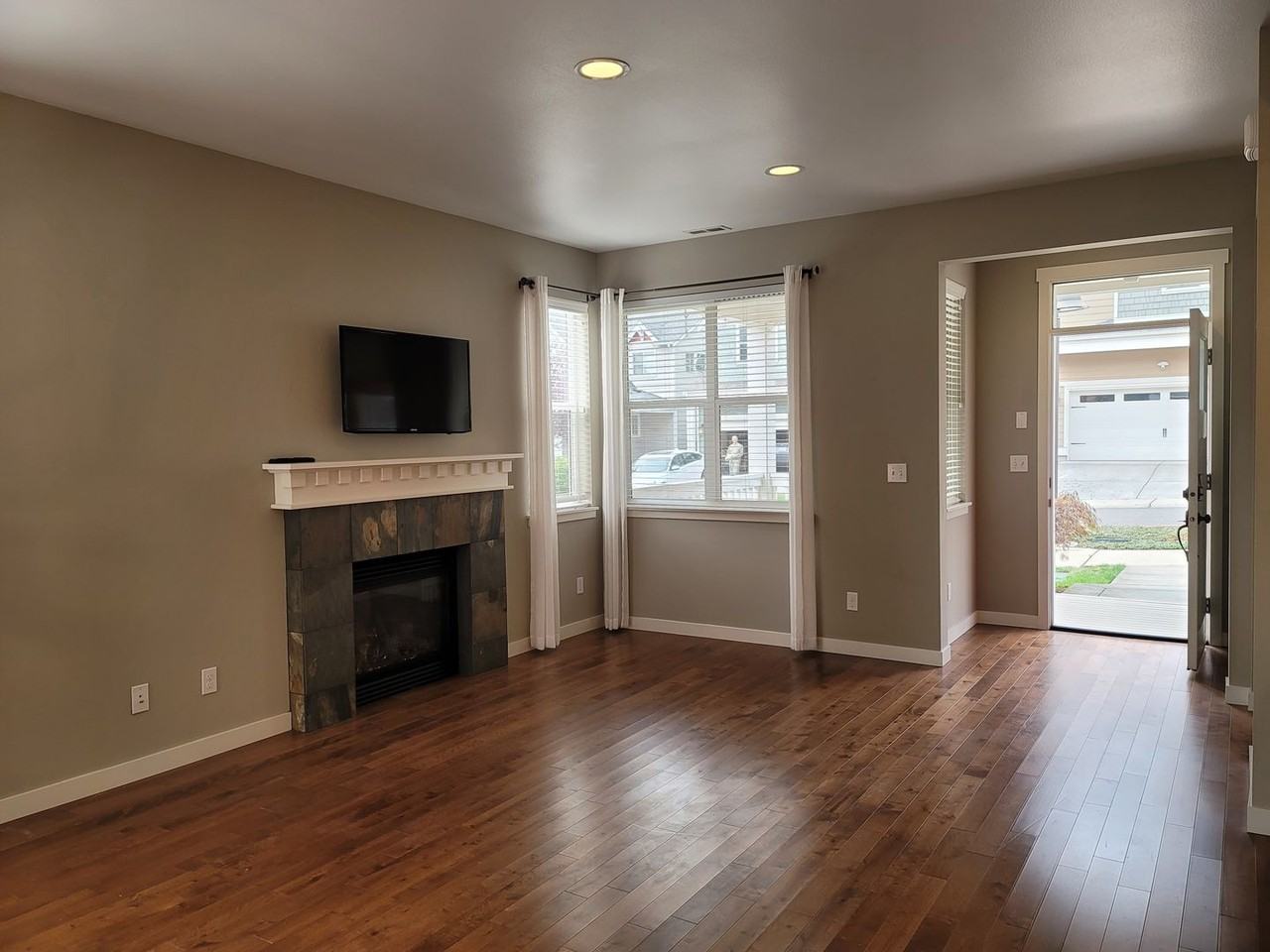 8484 Willowberry Ave Nw - Photo 3 of 27