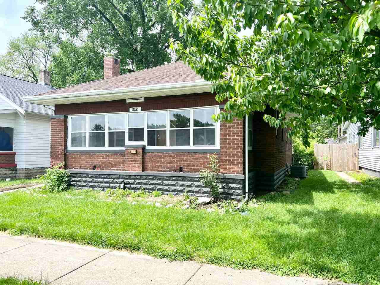 1915 S 9th St - Photo 2 of 30