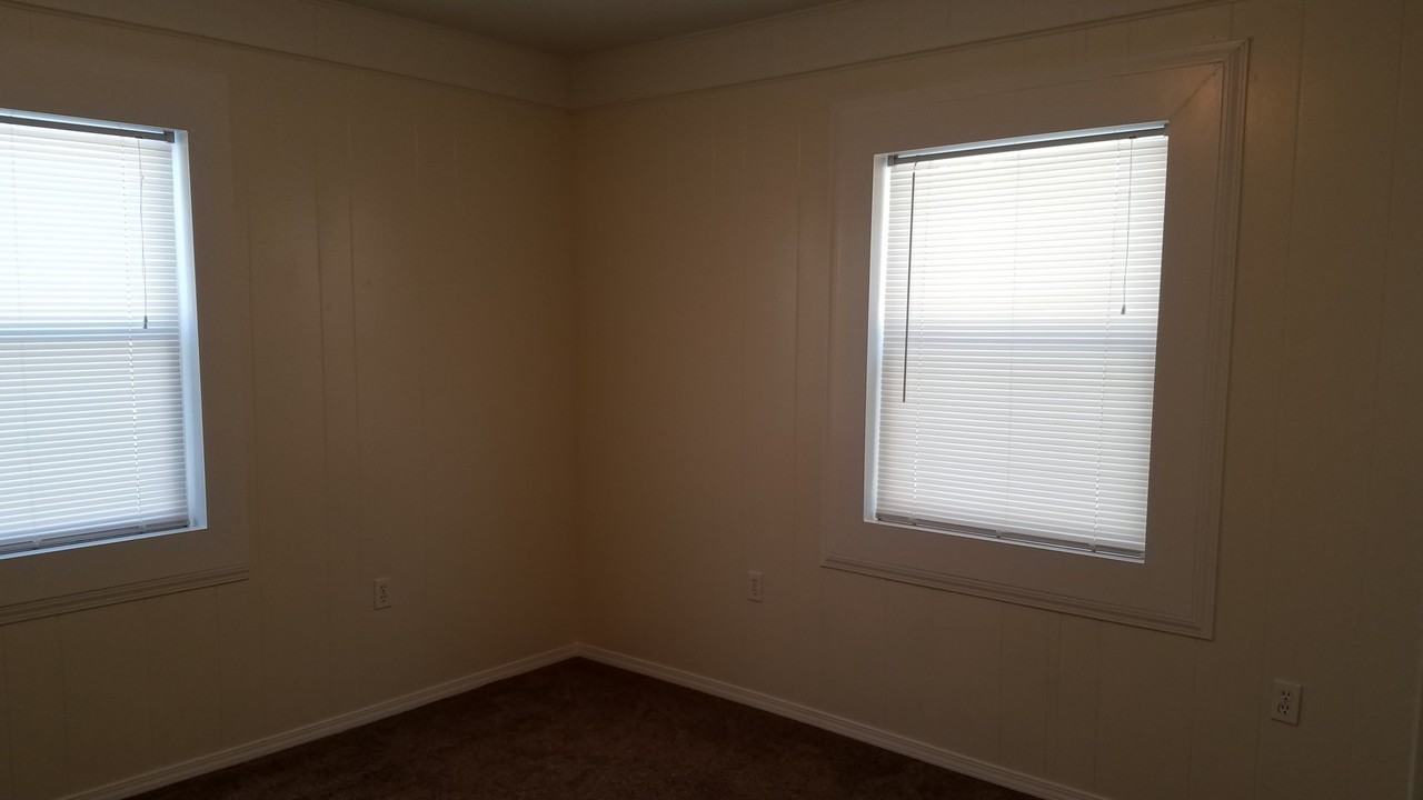 2304 North Fir Street - Photo 5 of 8