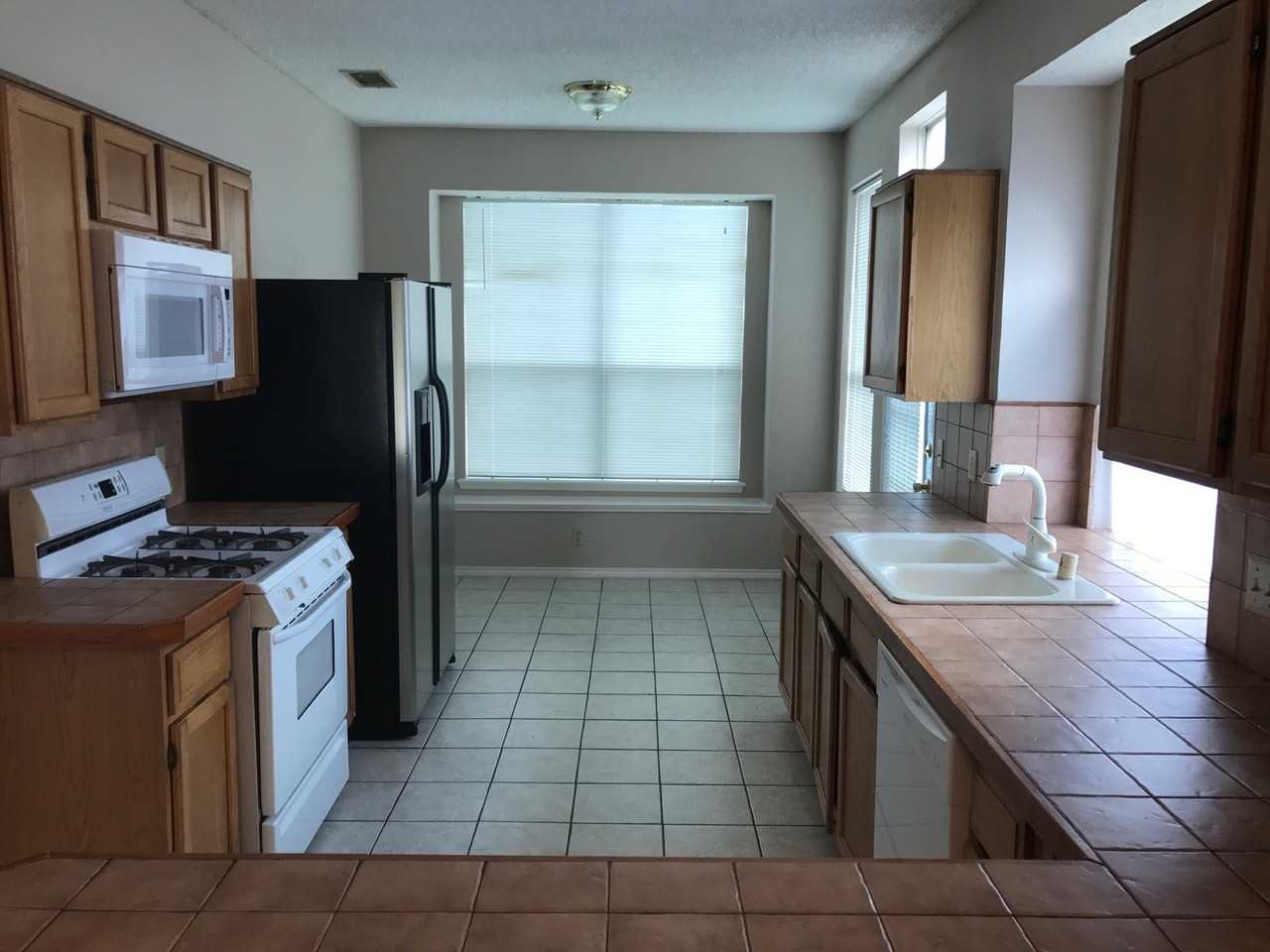 6609 White Oak Dr - Photo 3 of 12