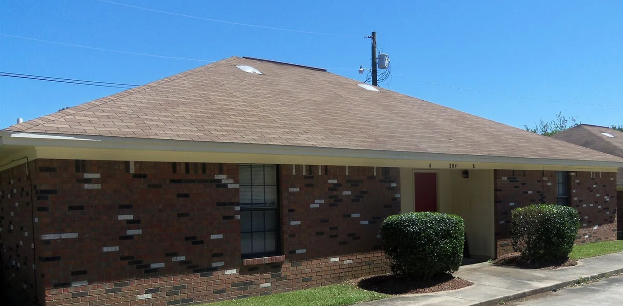 Single Duplex House - Photo 2 of 20