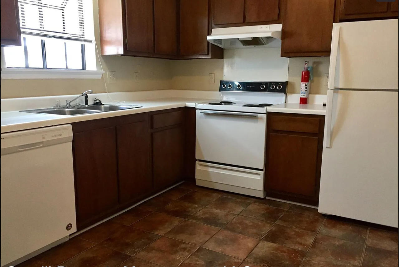 Single Duplex House - Photo 5 of 20