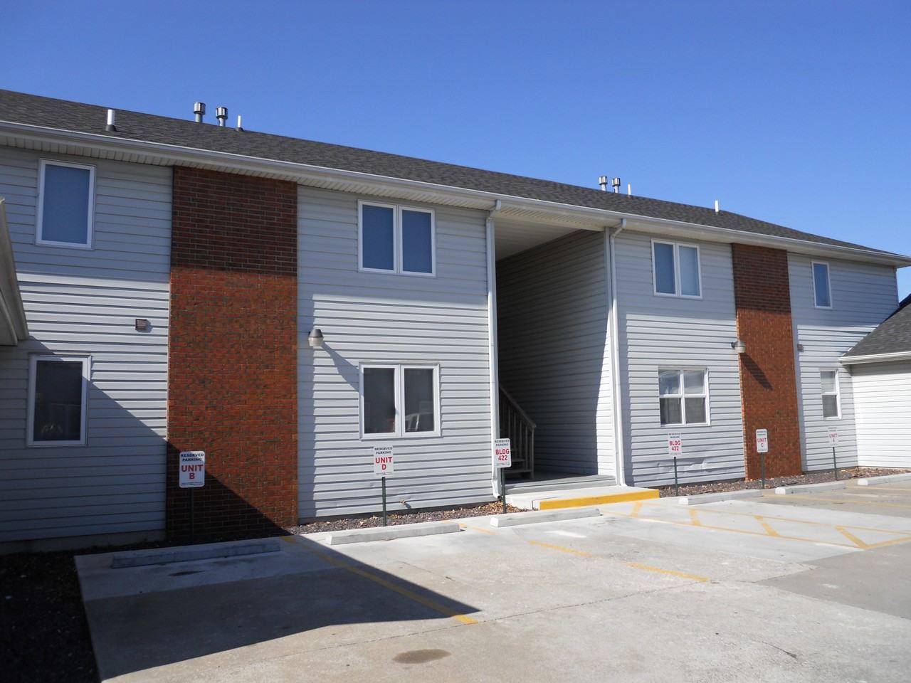 422 E Arrowhead St #D - Photo 2 of 13