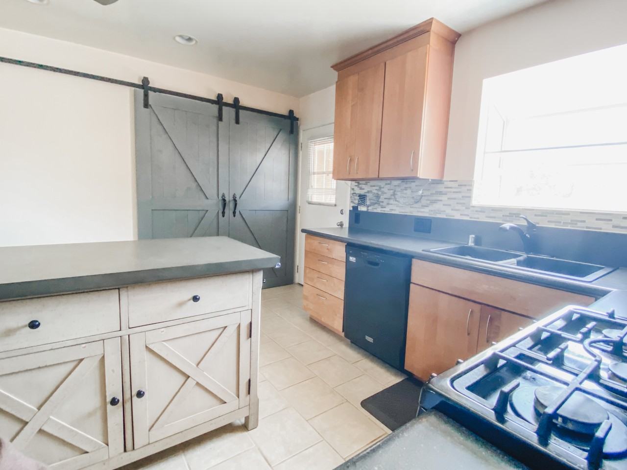 619 W 37th St #NA - Photo 2 of 11