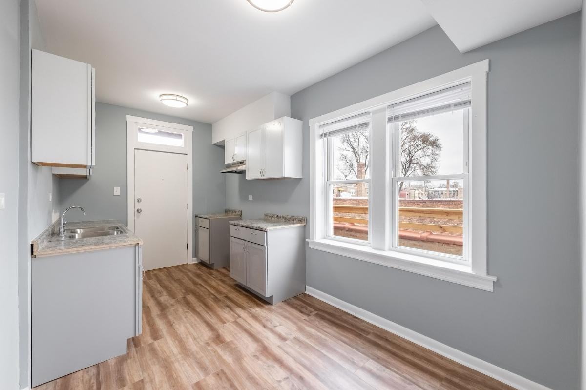 8311 South Racine Avenue #2 - Photo 4 of 10