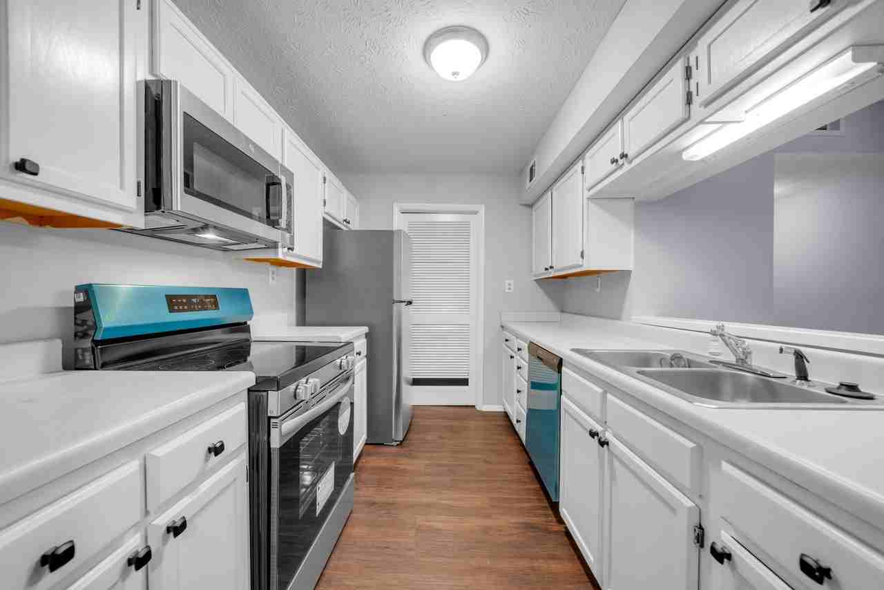 313 Tuxworth Circle - Photo 2 of 6