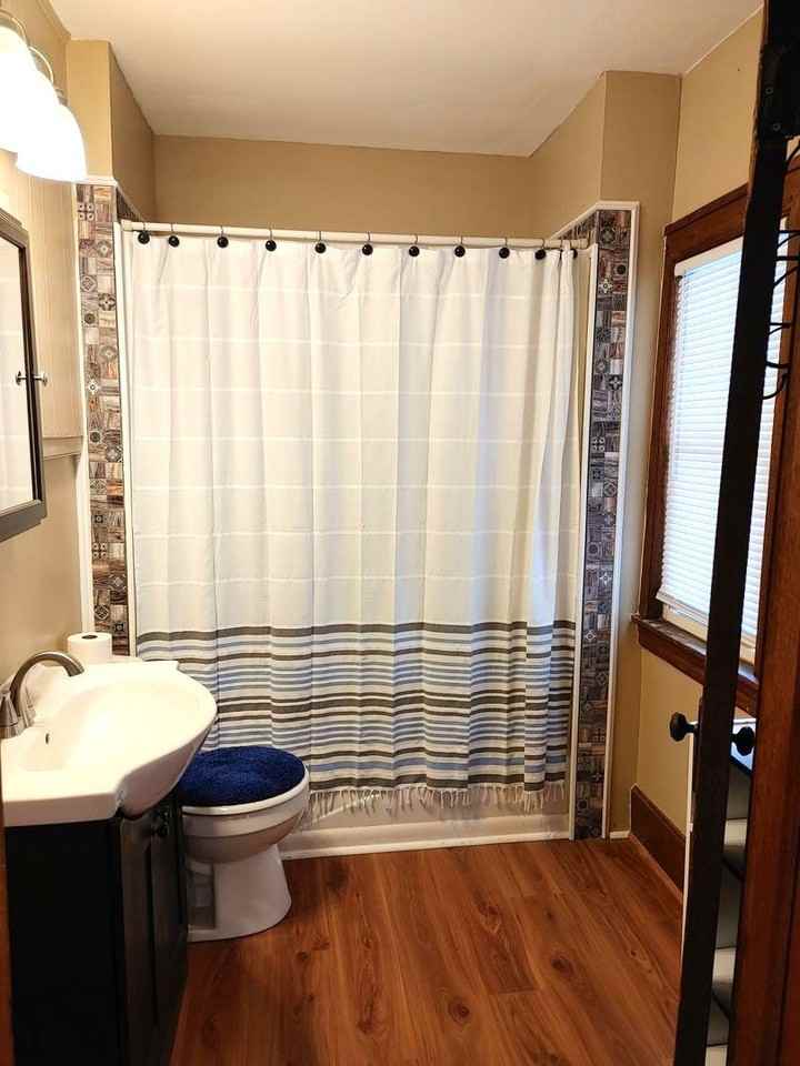 702 1/2 28th St - Photo 5 of 8