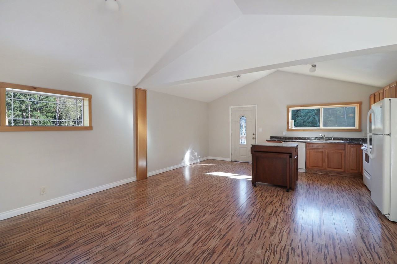 1557 Fort Nugent Rd - Photo 2 of 8