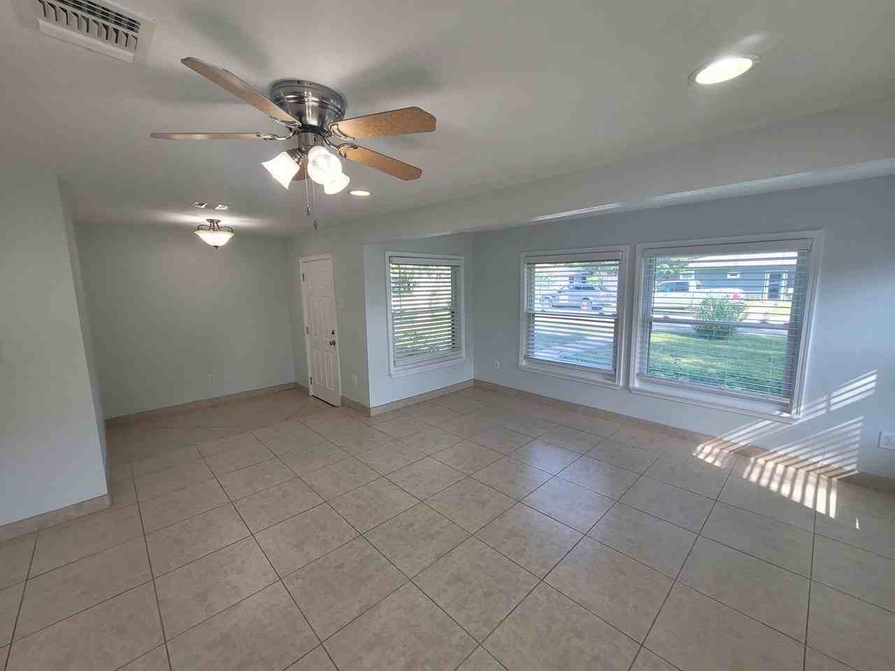 128 Albacore Ave - Photo 3 of 24