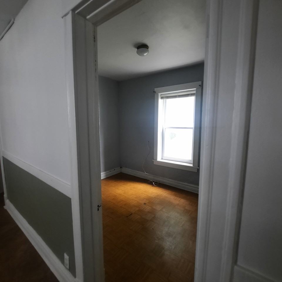 2925 W Roscoe St #BF - Photo 2 of 16