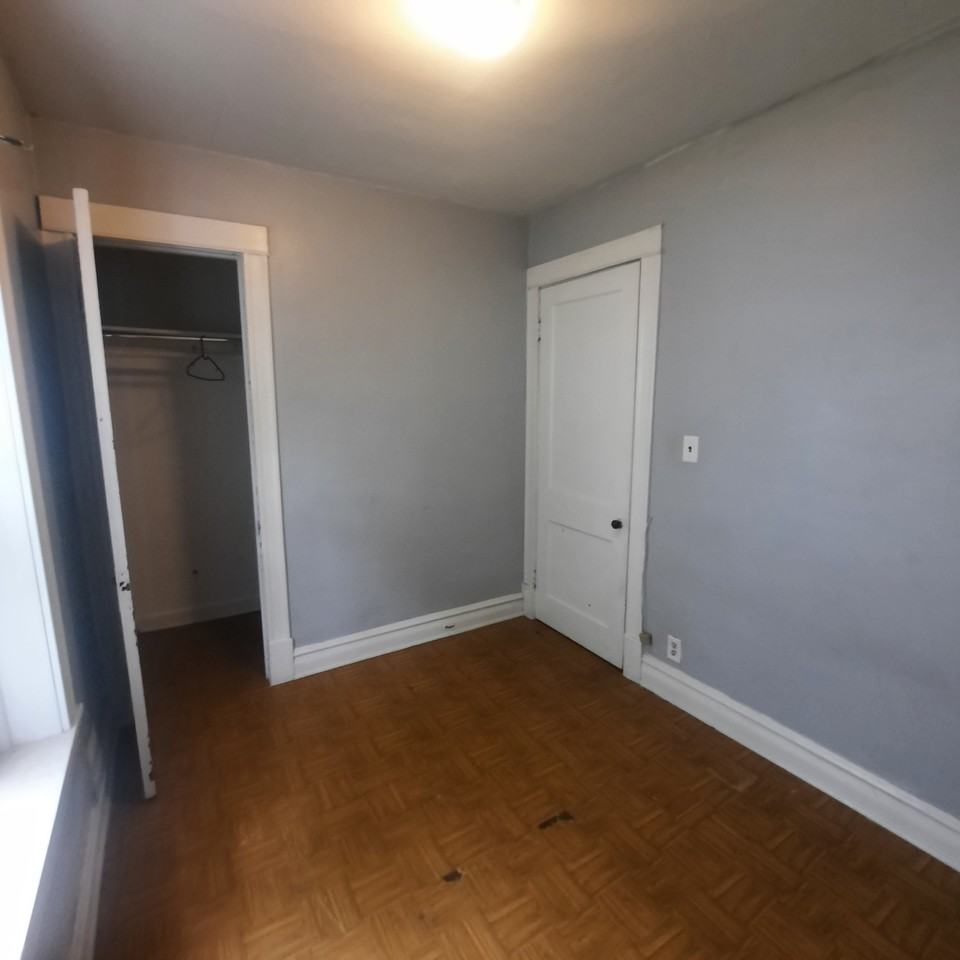 2925 W Roscoe St #BF - Photo 3 of 16