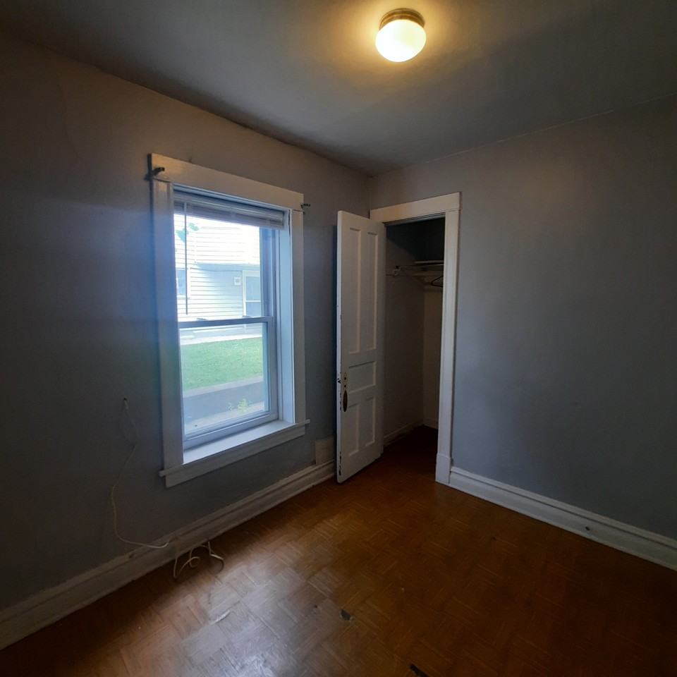 2925 W Roscoe St #BF - Photo 4 of 16