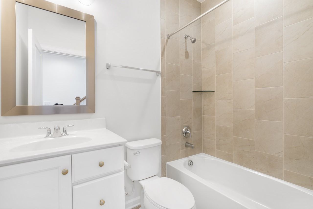 20677 Williamsport Pl - Photo 3 of 36